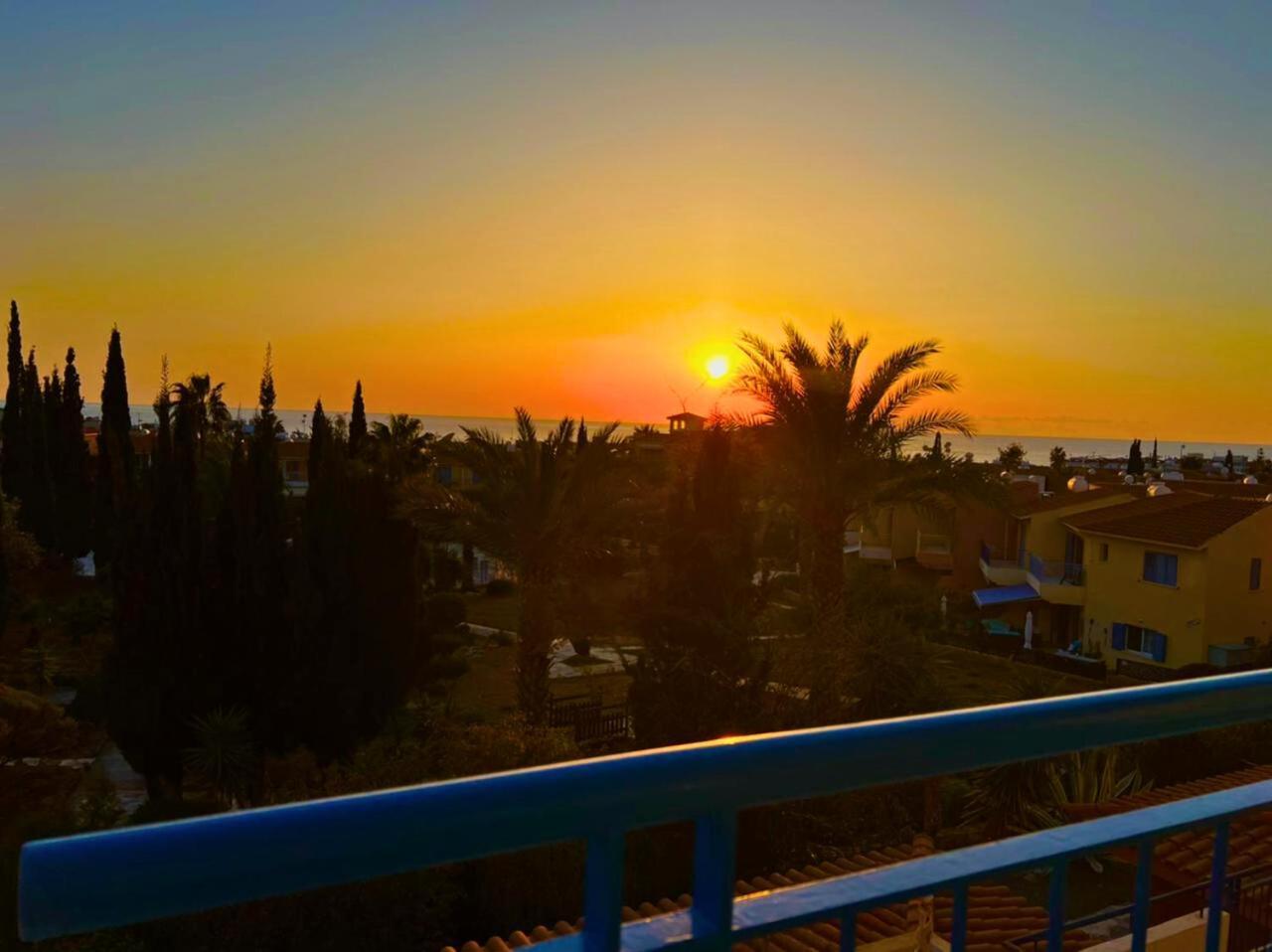Ocean Sunset Apartment Pafos Dış mekan fotoğraf